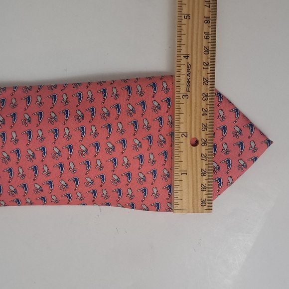 Vineyard Vines pink and blue silk tie splashing whale print - Picture 7 of 9